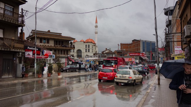 Moti vazhdon të befasojë, shi dhe diell sot në Kosovë