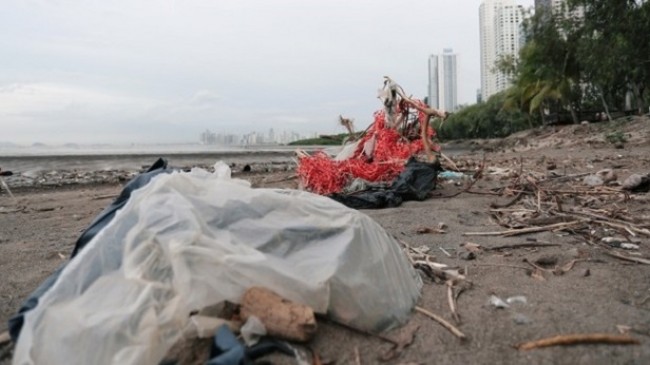 Panamaja bëhet vendi i parë i Amerikës Qendrore që ndalon qeset plastike njëpërdorimshme