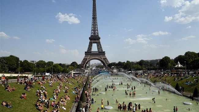 Parisi thyen rekord të nxehtësisë - temperatura deri në 40.6 °C, më e larta në historinë e matjeve
