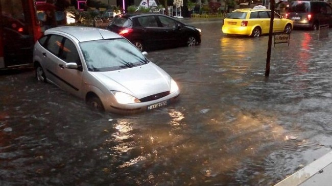 Nga reshjet e mëdha të shiut përmbyten Elbasani dhe Berati