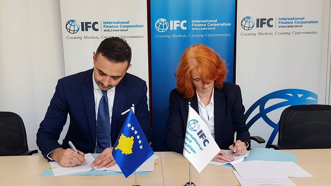 Ministri Lluka nënshkruan marrëveshjen për zhvillimin e centralit me diell