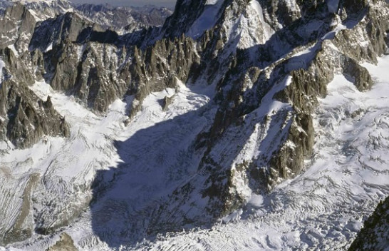 Mali më i lartë në botë rrezikon të shembet