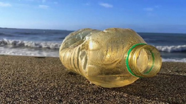 Ndotja e deteve, ekspertët alarmojnë për rritjen e mikroplastikës në Detin Mesdhe