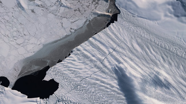 Zbulohen çarje të reja në akullnajën e Antarktidës