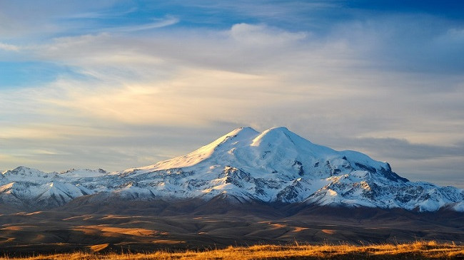 Gjithçka që duhet të dini rreth malit më të lartë në Evropë, Elbrus
