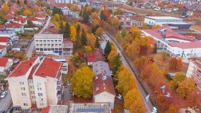 Pamje mahnitëse të vjeshtës në qytetin e Kamenicës