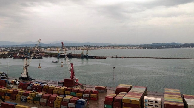 Moti i ligë, vonesa në lundrimet nga brigjet italiane në drejtim të Portit të Durrësit dhe anasjelltas