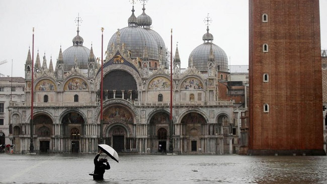 Venecia, përmbytet sheshi Shën Marku