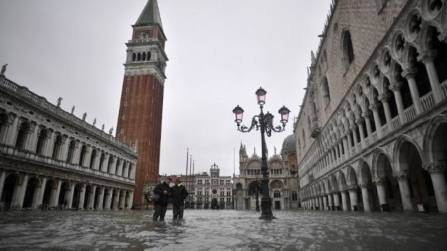 Venecia me ujë mbi ujë, përmbytja më e madhe në 50 vitet e fundit