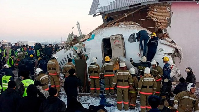 Rrëzohet aeroplani në Kazakistan, 15 persona të vdekur