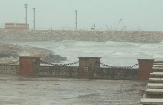 Moti i ligë: Pezullohen lundrimet nga Bari drejt Durrësit dhe anasjelltas
