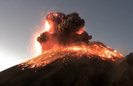 Shpërthen vullkani Popocatépetl në Meksikë, spektakël llave drejt qiellit