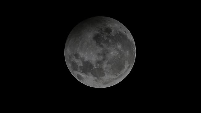Foto të mrekullueshme të eklipsit hënor ‘Hëna e Ujkut’