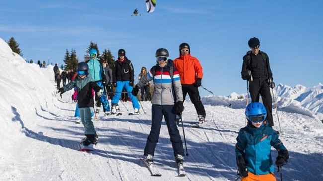 Zvicër: Kantoni Valais kërkon që skijimi të bëhet lëndë obligative për nxënësit