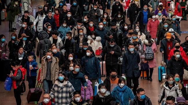 Frika dhe ankthi në epiqendrën e shpërthimit të koronavirusit në Wuhan [Video]