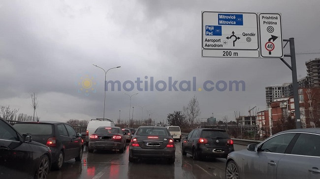 Një pikë shi, kolona në rrugët e Prishtinës