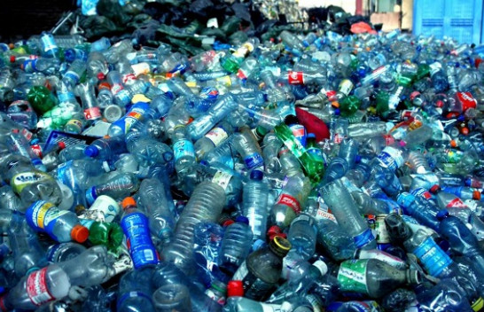 Dubai ndalon produktet plastike njëpërdorimshme
