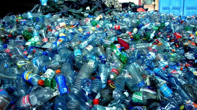 Dubai ndalon produktet plastike njëpërdorimshme