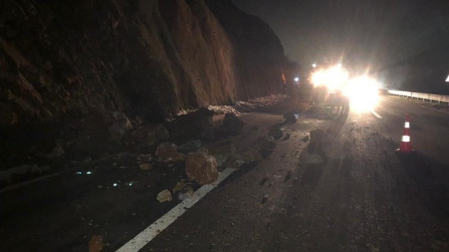 Rrëshqet dheu në autostradën ‘Ibrahim Rugova’