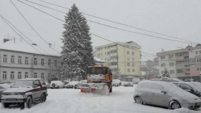 Moti i ligë, Komuna e Dragashit pezullon mësimin për ditën e enjte
