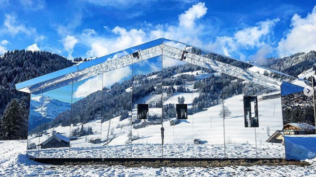 Fantastike! Shtëpia pasqyrë që merr formën e natyrës në çdo moment [Foto]