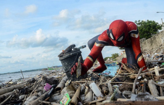 ‘Superheroi’ i fëmijëve që pastron mbeturina