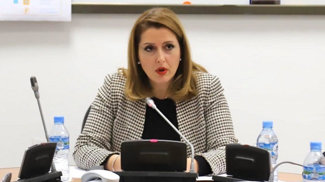 Ministrja Manastirliu nxjerr urdhër për shkollat në vend: Të shtohen masat higjieno-sanitare