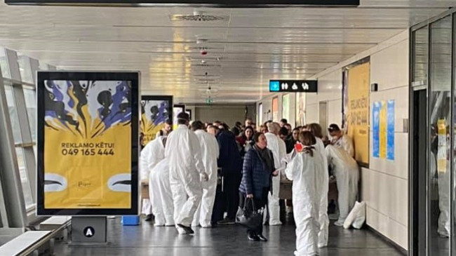 Në aeroportin ‘Adem Jashari’ mjekët po kontrollojnë pasagjerët e ardhur nga Italia