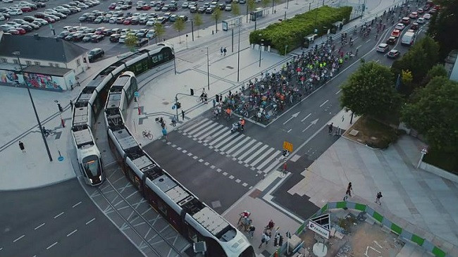Luksemburgu bëhet vendi i parë në botë që bën transportin publik falas