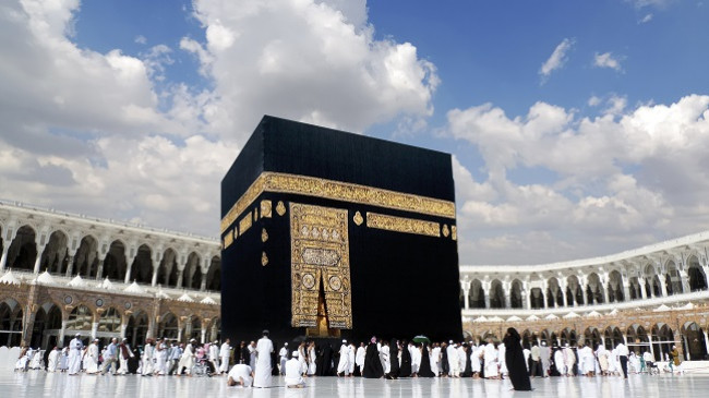 Arabia Saudite ndalon vendasit në kryerjen e Umres për shkak të koronavirusit