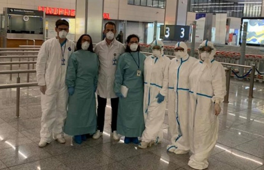 Ekipet mjekësore po vazhdojnë të kontrollojnë të gjithë udhëtarët në aeroport për koronavirus