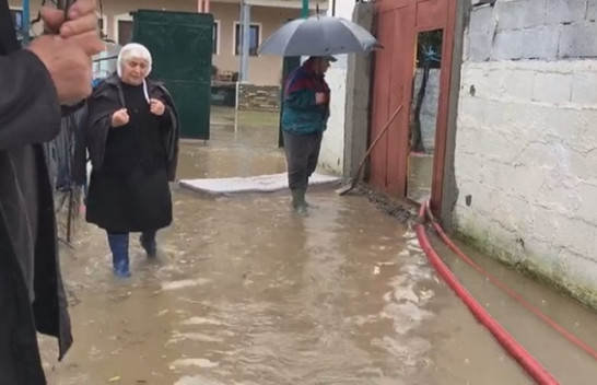 Moti i ligë, përmbyten disa fshatra të Elbasanit