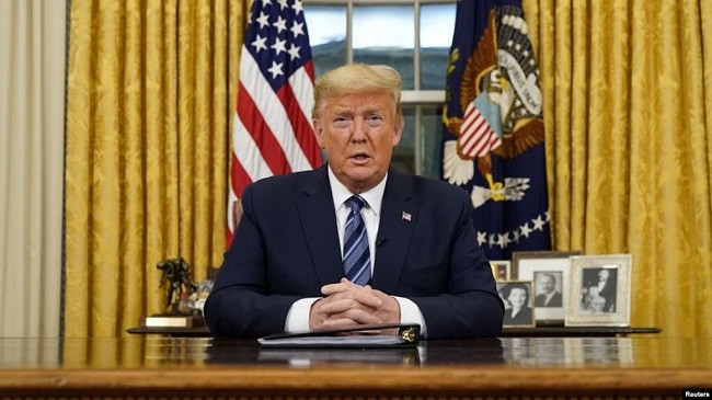 Donald Trump pezullon të gjitha fluturimet nga Evropa për në SHBA për shkak të koronavirusit