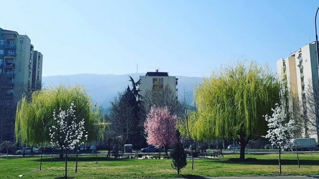 Diell dhe ngritje temperaturash, njihuni me parashikimin e motit në Maqedoni