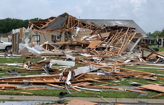 Tornadot vdekjeprurëse shkatërrojnë shtetet jugore të SHBA-së