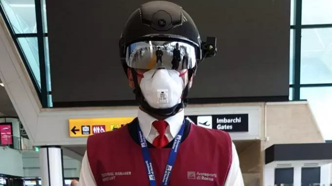 Aeroporti i Romës i pari në Evropë që do të përdorë ‘helmetat e mençura’ për matjen e temperaturës së pasagjerëve