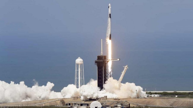 SpaceX dhe NASA lëshojnë me sukses dy astronautët në hapësirë