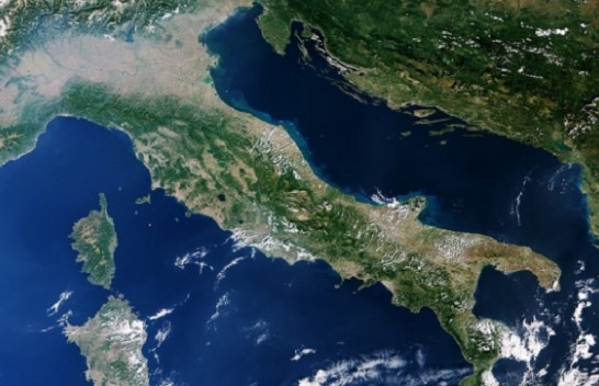 Ajri pastrohet teksa miliona njerëz ende qëndrojnë në shtëpi