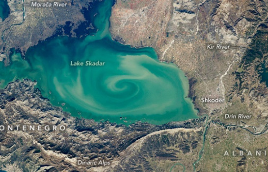 Astronauti i NASA-s kap një vorbull në mes të Liqenit të Shkodrës