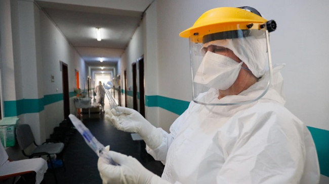 Ministria e Shëndetësisë: Tri humbje jete dhe 82 të infektuar me koronavirus në 24 orët e fundit në Shqipëri