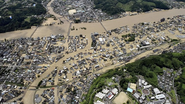 Përmbytet Japonia, 15 të vdekur dhe dhjetëra të zhdukur [Foto]