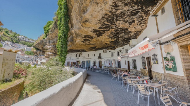 Setenil de las Bodegas - Qyteti spanjoll i cili jeton nën shkëmb