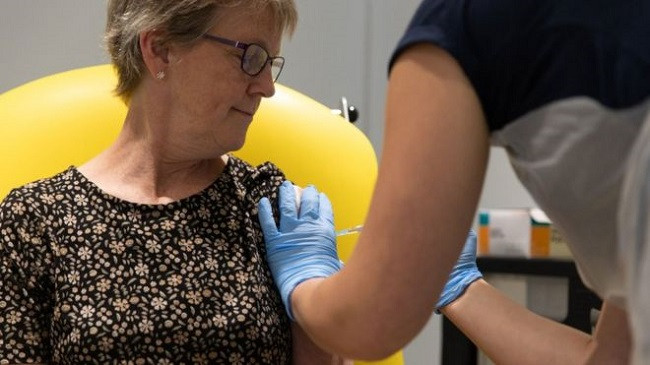 Koronavirusi: Vaksina e krijuar nga Oksfordi rezulton e suksesshme