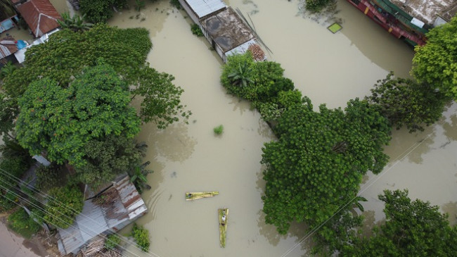 Në Fotografi: Përmbytjet shkatërruese në Azinë e Jugut