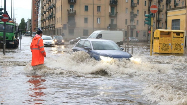 Moti i ligë/ Stuhia përmbyt Milanon [Foto]