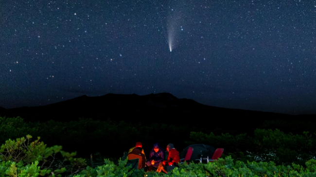 Fotografi mahnitëse të kometës 'Neowise' në pikën më të afërt të Tokës
