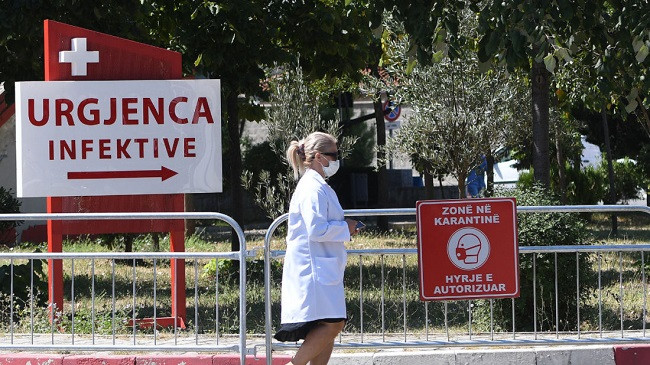 Ministria e Shëndetësisë: 92 raste të reja, 4 humbje jete dhe 53 të shëruar nga koronavirusi në Shqipëri
