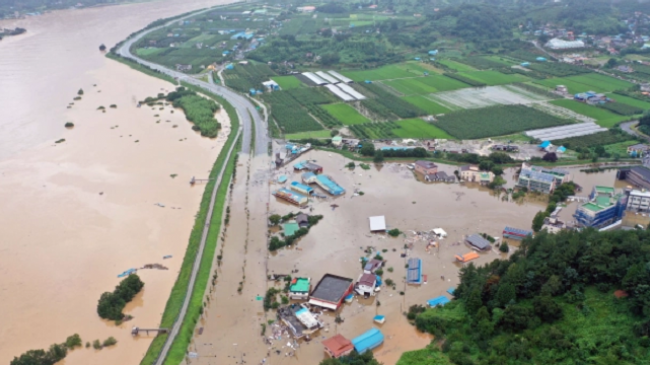 Në foto: Përmbytjet në Korenë e Jugut