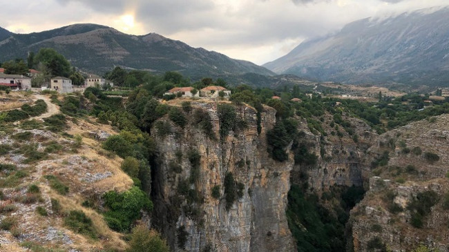 Nivica, thesari i fshehur në mal [Foto]