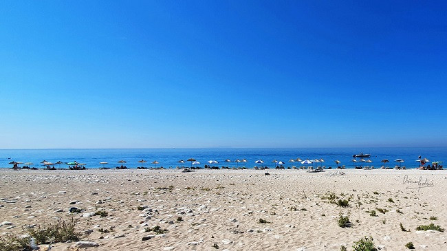 Koha për plazh nuk ka mbaruar, mot i kthjellët e me diell sot dhe fundjavë në Shqipëri